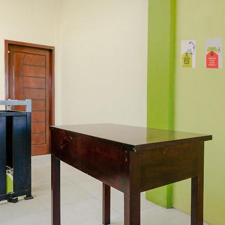 Zulfina Homestay Syariah Mitra Reddoorz Banyuwangi  Exterior photo